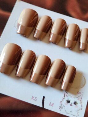 Brown & Tan faux cateye french tip short coffin press-on nails. Size Small.